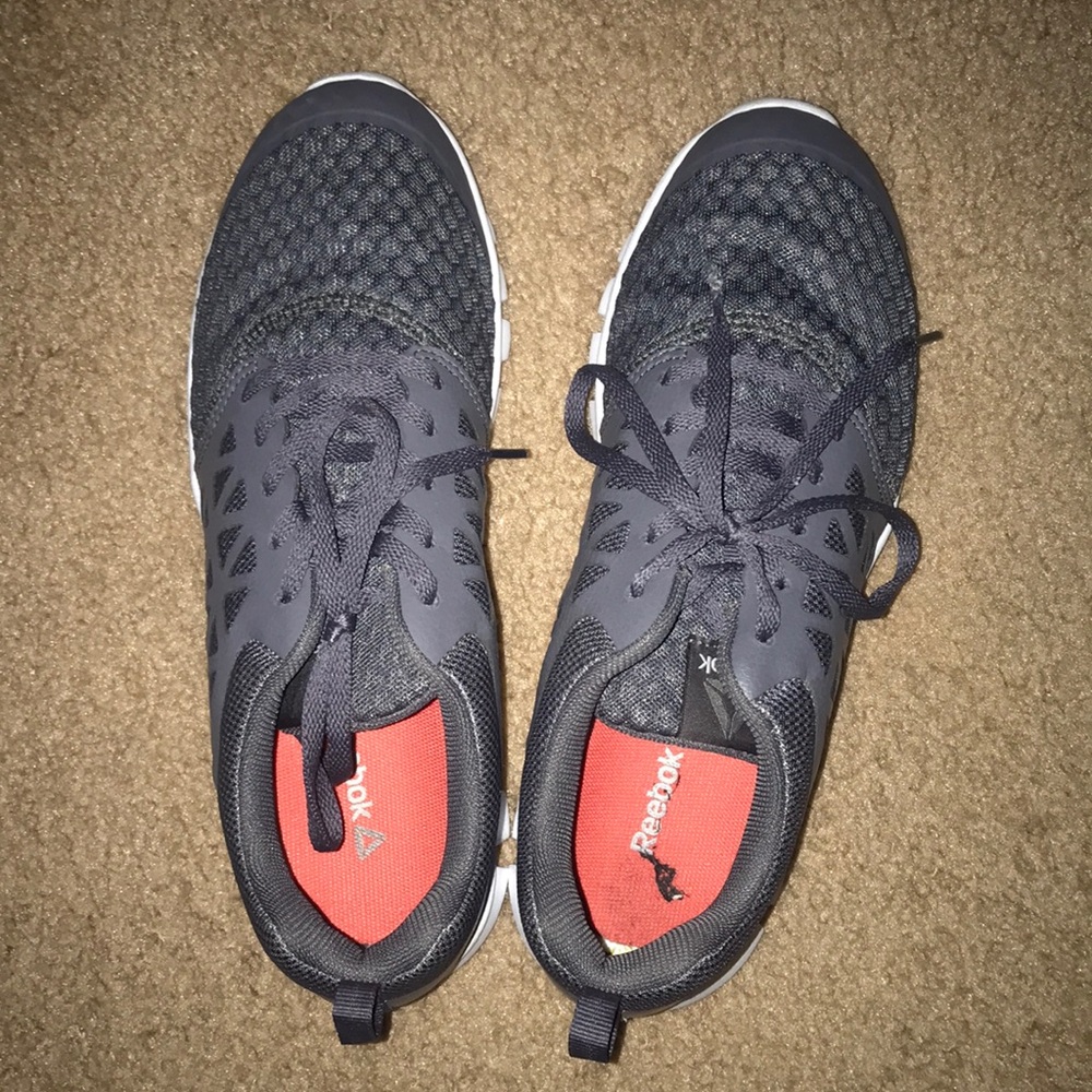 Reebok women’s tennis shoes worn twice